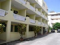 Meridian Inn Oistins Екстериор снимка