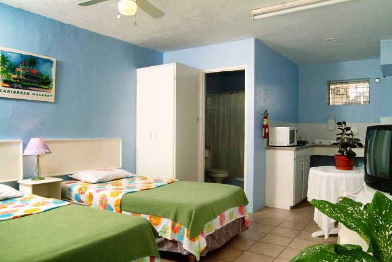 Meridian Inn Oistins Екстериор снимка