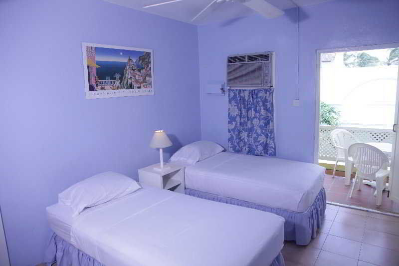 Meridian Inn Oistins Екстериор снимка