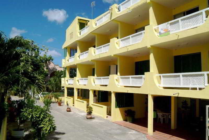 Meridian Inn Oistins Екстериор снимка